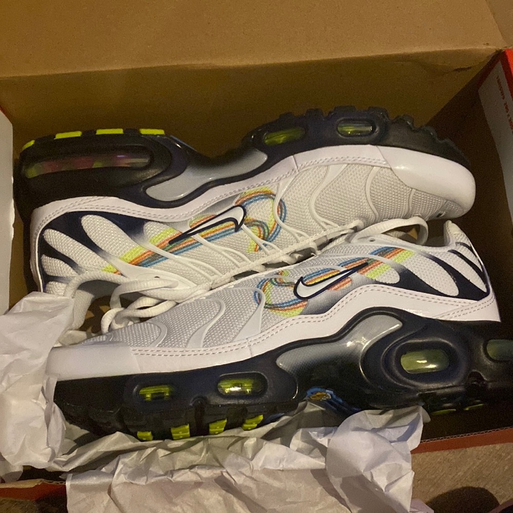 Nike air max plus size 6.5youth. Women 8.5